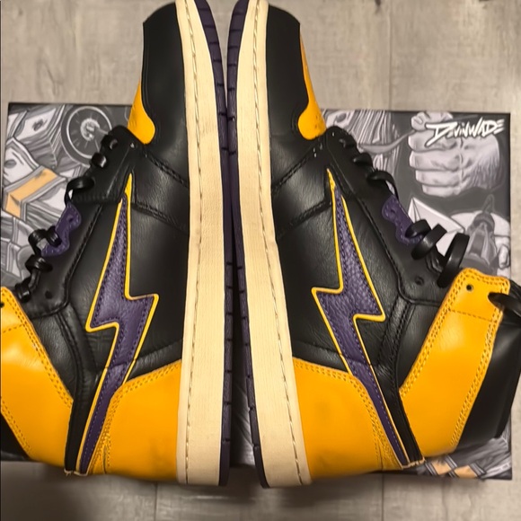 Men's 8.5 Omi reloaded Kobe championship sneakers/ laker color way - Picture 5 of 7